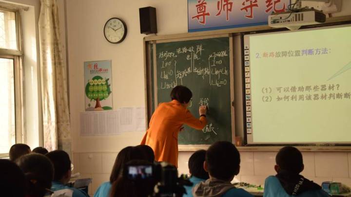 你觉得应该实行教师退出机制吗?